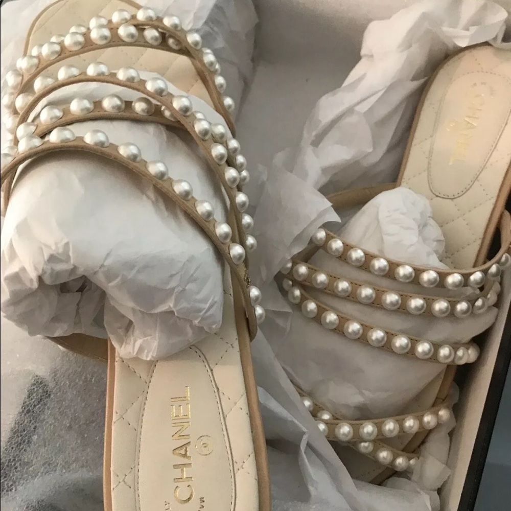 New In Box CHANEL BEIGE Goat Skin SANDALS 40C/10US